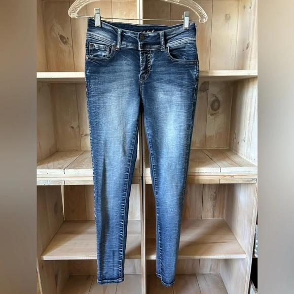 Wallflower Skinny Jeans - Picture 4 of 10